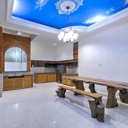 Riverside Hostel Padang Екстер'єр фото