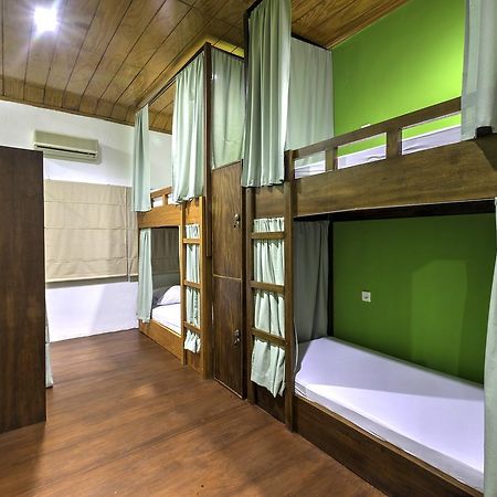 Riverside Hostel Padang Екстер'єр фото