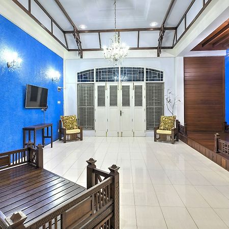 Riverside Hostel Padang Екстер'єр фото