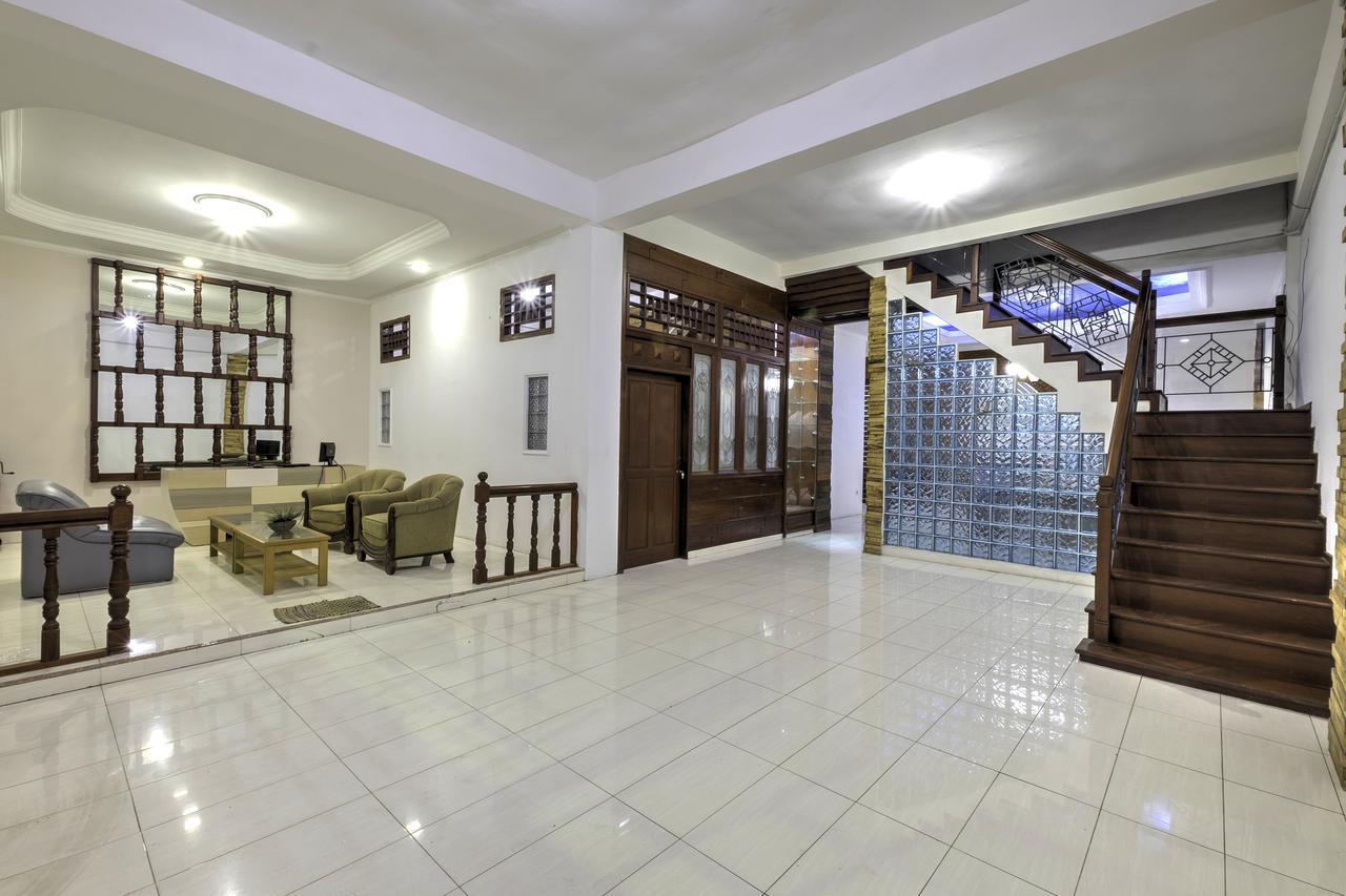 Riverside Hostel Padang Екстер'єр фото