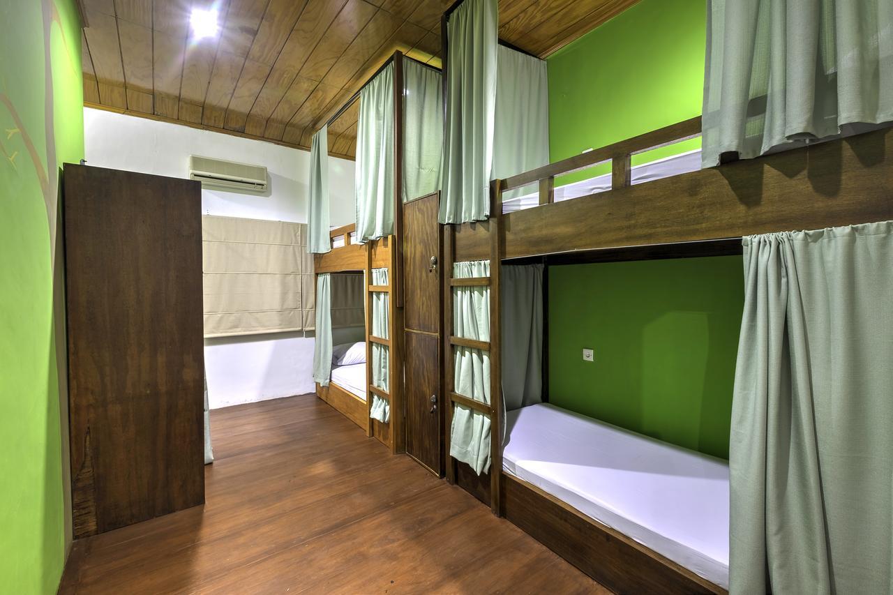 Riverside Hostel Padang Екстер'єр фото