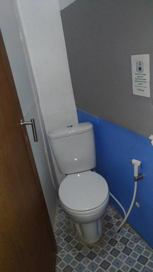 Riverside Hostel Padang Екстер'єр фото